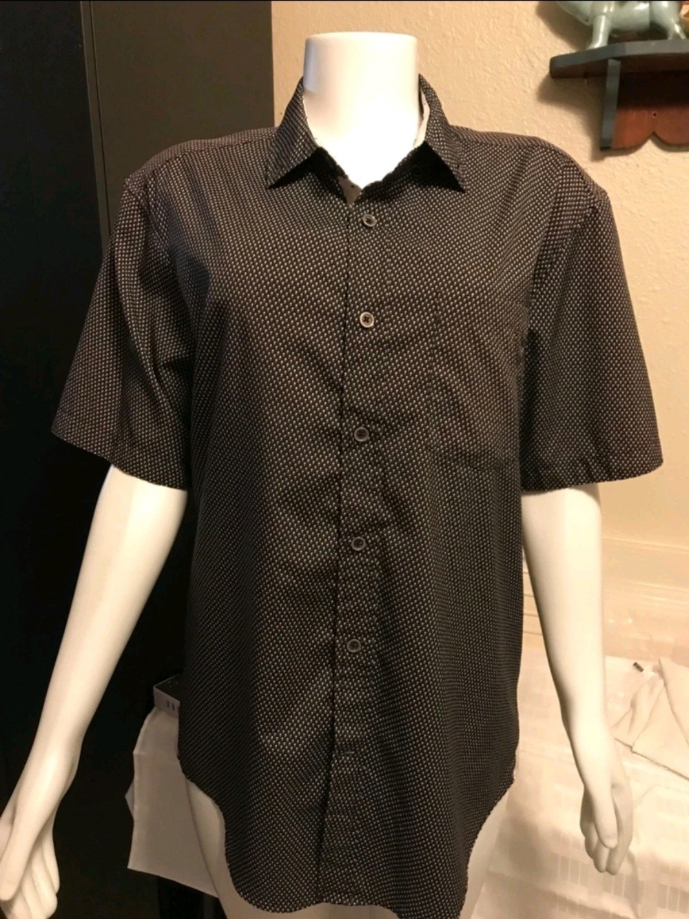 Men's Short-Sleeve Button-Down Shirt in Black Micro Dot